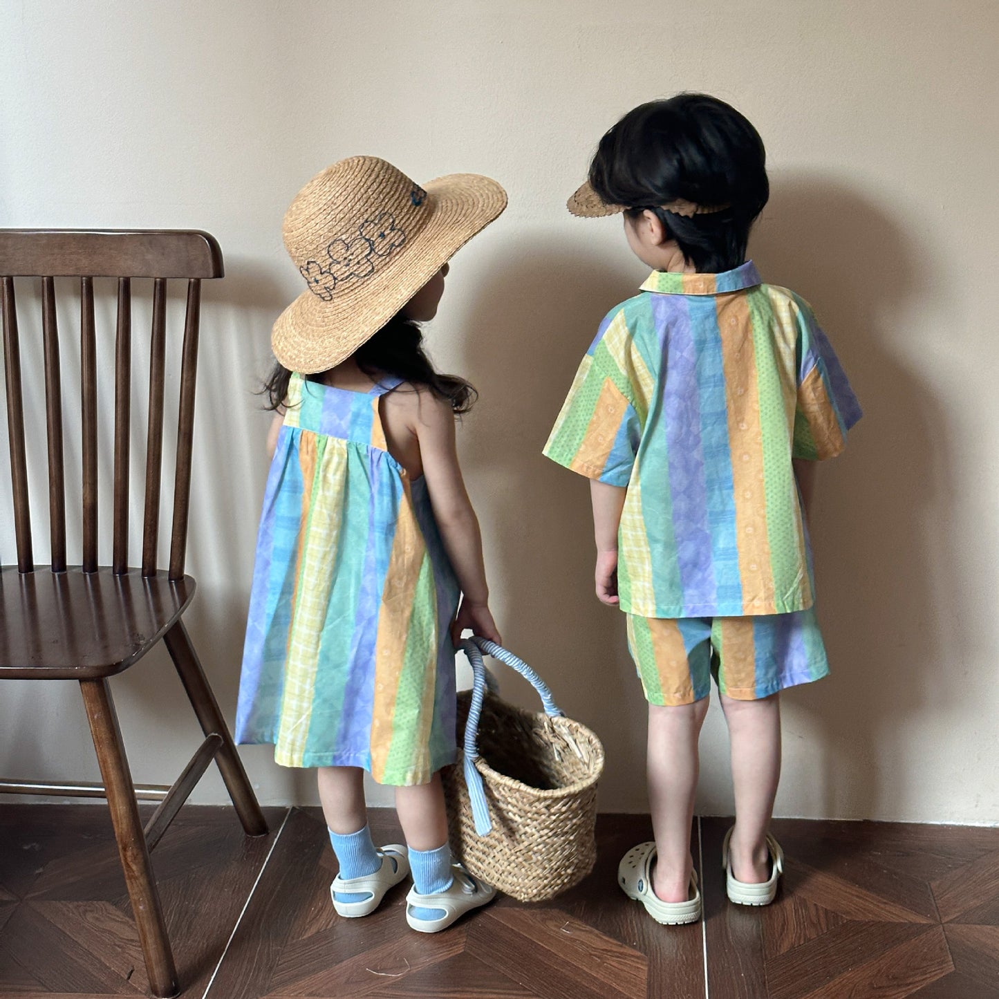 Colorful straight striped dress//two-piece set of short-sleeved shorts